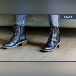 White Mountain Black Combat/moto Boots with Brown Soles